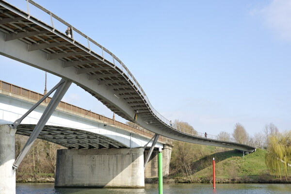 Seine-Brücke zwischen Limay und Mantes-la-Jolie von Dietmar Feichtinger Architectes