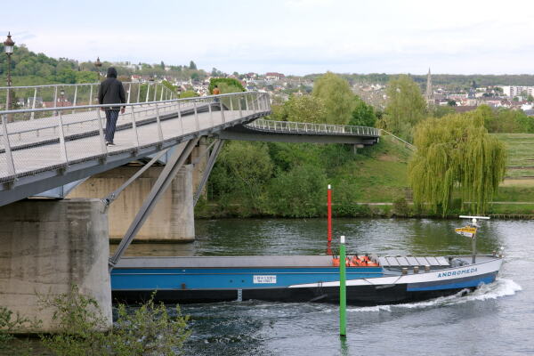 Seine-Brücke zwischen Limay und Mantes-la-Jolie von Dietmar Feichtinger Architectes