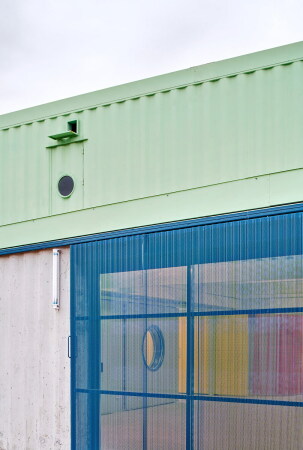 Hundeschule bei Madrid von Lys Villalba und EEEstudio