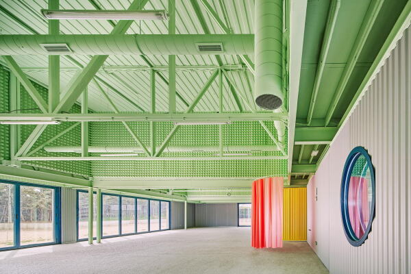 Hundeschule bei Madrid von Lys Villalba und EEEstudio