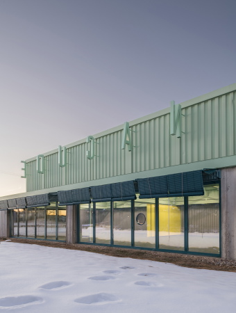 Hundeschule bei Madrid von Lys Villalba und EEEstudio