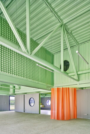 Hundeschule bei Madrid von Lys Villalba und EEEstudio