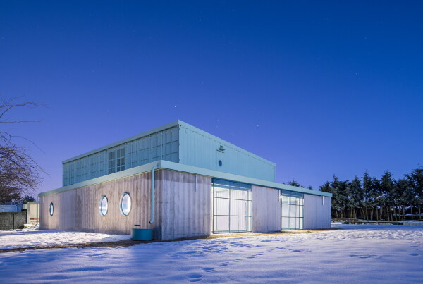Hundeschule bei Madrid von Lys Villalba und EEEstudio