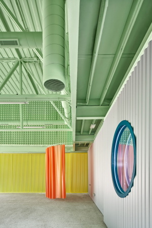 Hundeschule bei Madrid von Lys Villalba und EEEstudio