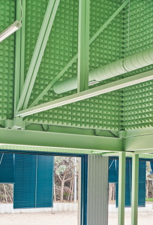 Hundeschule bei Madrid von Lys Villalba und EEEstudio