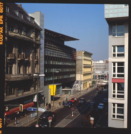 Block 4: Haus am Checkpoint Charlie von OMA, Rem Koolhaas, Matthias Sauerbruch, Aufnahme von 1990
