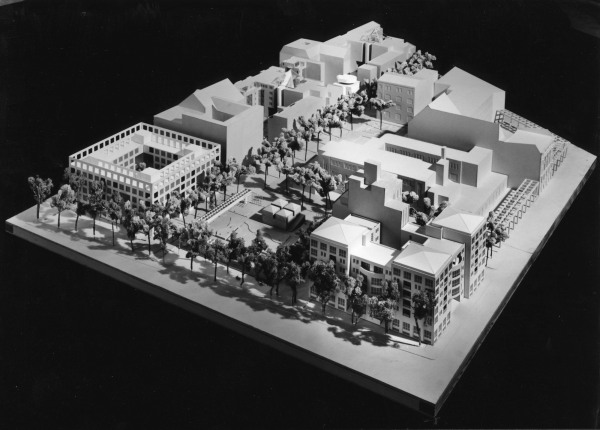 Block 1 der Friedrichstadt, Modell der IBA-Bebauung, Blick von Sdosten. Bauten von O. M. Ungers, H. C. Mller u. a.