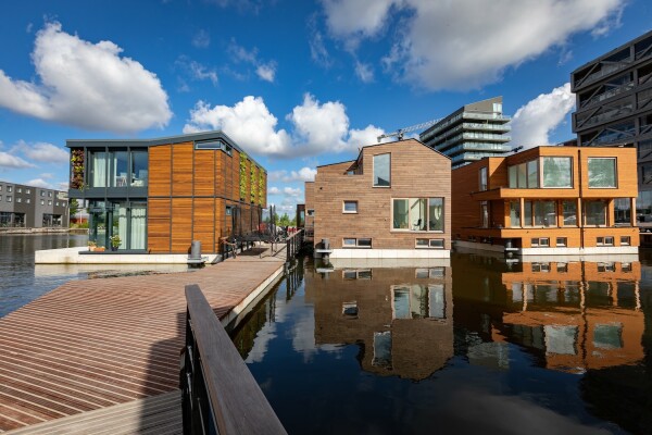 Hausbootsiedlung in Amsterdam von Space & Matter