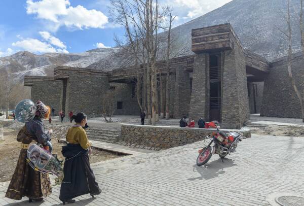 Jianamani Visitor Centre in der Provinz Qinghai von TeamMinus