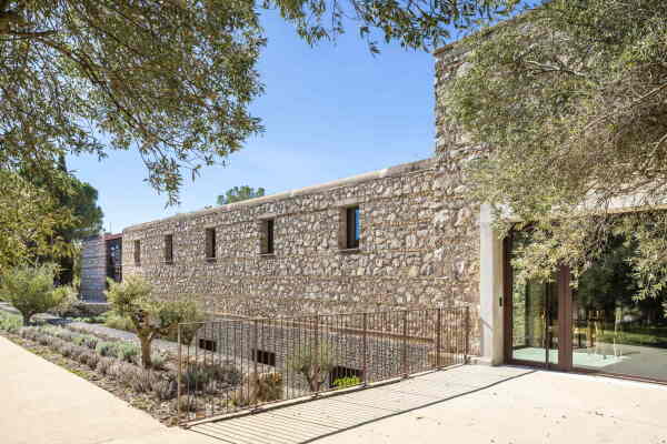 Erweiterung einer Cafeteria von Brenac & Gonzalez