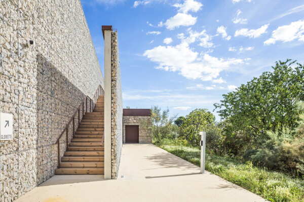 Erweiterung einer Cafeteria von Brenac & Gonzalez
