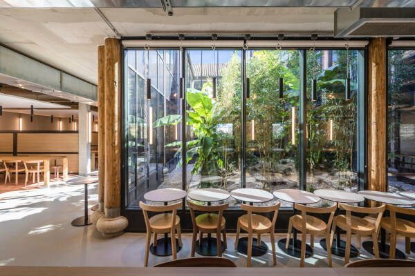 Erweiterung einer Cafeteria von Brenac & Gonzalez