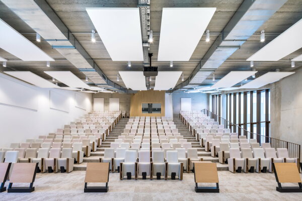 Erweiterung einer Cafeteria von Brenac & Gonzalez