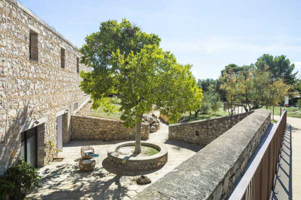 Erweiterung einer Cafeteria von Brenac & Gonzalez