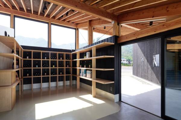 Kellerei und Restaurant in Japan von Sugawaradaisuke Architects