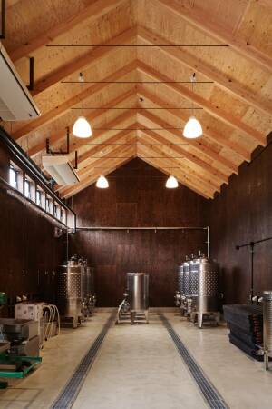 Kellerei und Restaurant in Japan von Sugawaradaisuke Architects