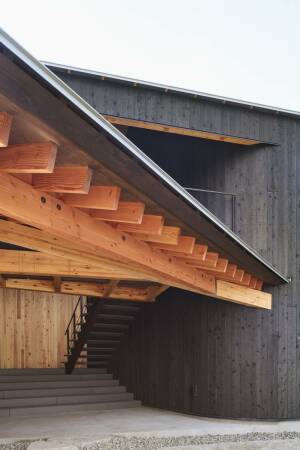 Kellerei und Restaurant in Japan von Sugawaradaisuke Architects