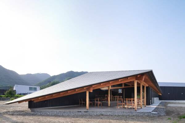 Kellerei und Restaurant in Japan von Sugawaradaisuke Architects