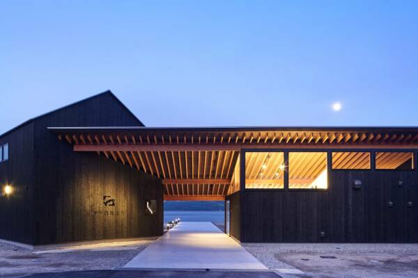 Kellerei und Restaurant in Japan von Sugawaradaisuke Architects