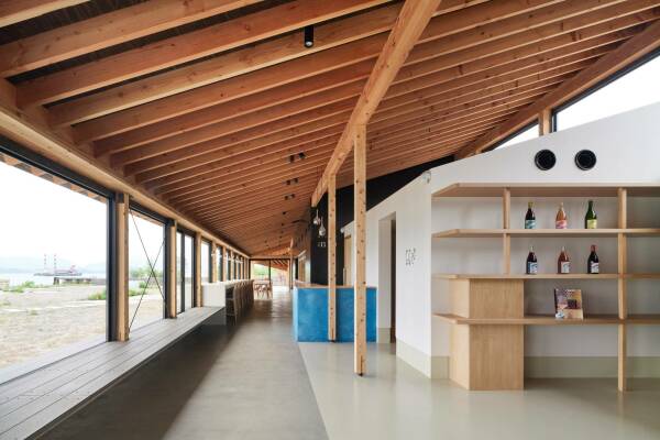 Kellerei und Restaurant in Japan von Sugawaradaisuke Architects