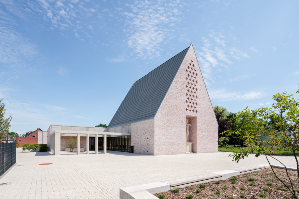 Kirchenzentrum in Greven von e4 Architekten