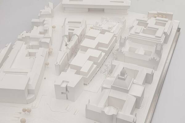 1. Preis: David Chipperfield Architects mit Atelier Loidl Landschaftsarchitekten / Modellfoto in Richtung Hauptbahnhof mit Hotel Knigshof im Vordergrund