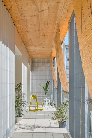 Holz-Geschossbau bei Barcelona von Peris+Toral Arquitectes