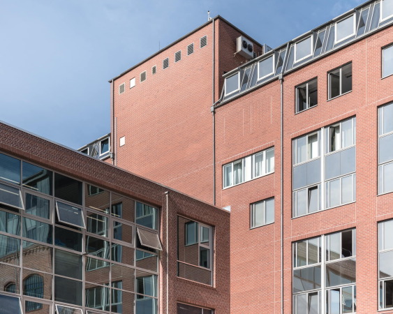 Umbau in denkmalgeschtztem Industrieareal in Berlin von Linie Creutzfeldt Architekten