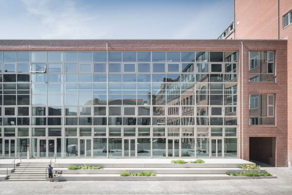 Umbau in denkmalgeschütztem Industrieareal in Berlin von Linie Creutzfeldt Architekten