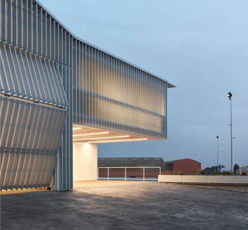 Fabrikerweiterung in Alicante von Estudio Alberto Burgos