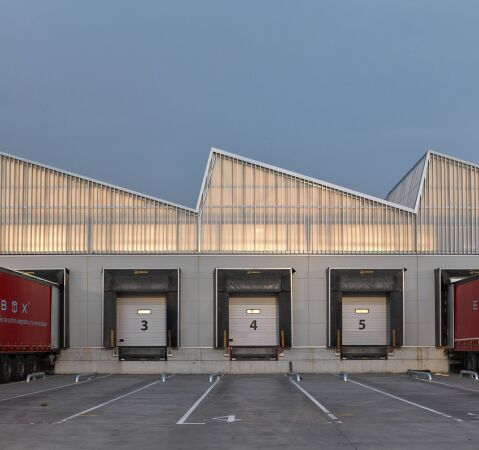 Fabrikerweiterung in Alicante von Estudio Alberto Burgos