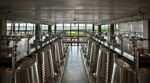 Weinkellerei von IDOM im spanischen Ollauri