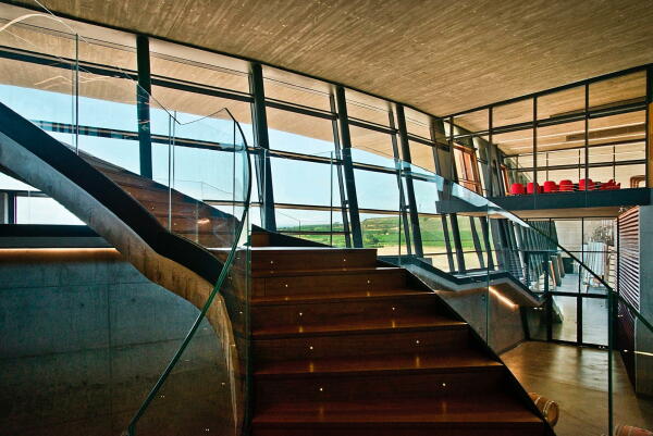 Weinkellerei von IDOM im spanischen Ollauri