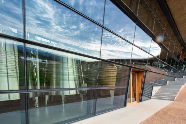 Weinkellerei von IDOM im spanischen Ollauri