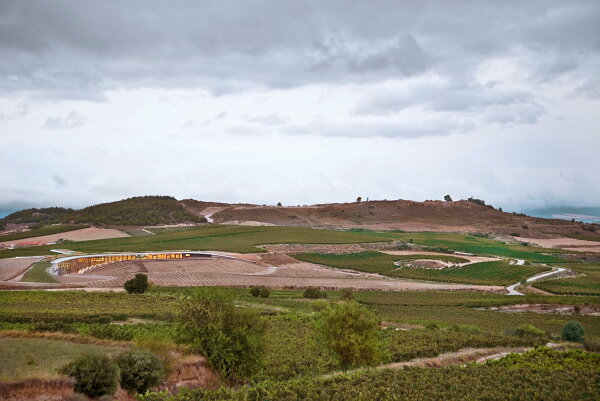 Weinkellerei von IDOM im spanischen Ollauri