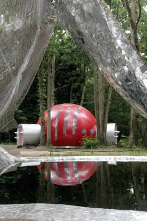 Zugangsgeb�ude zu �Le Cyclop�, Milly-la-F�ret, 2018