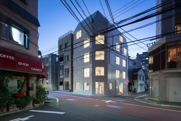 Stadthaus in Tokio von Sasaki Architecture und Ytro Design Institute