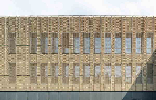 Eisenbahnbetriebszentrum von Scape Architecture bei Paris