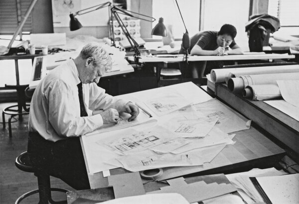 Louis Kahn in seinem Bro im Oktober 1960, fotografiert von George Pohl