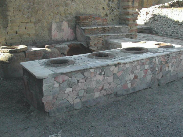 Römischer Schnellimbiss: Thermopolium in Herculaneum