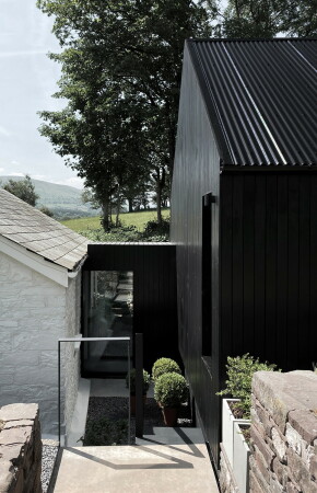 Sanierung und Neubau von Jones Architects in Wales