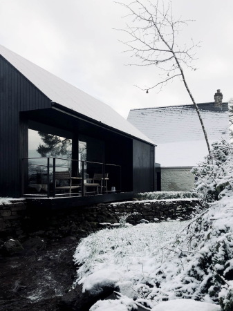 Sanierung und Neubau von Jones Architects in Wales