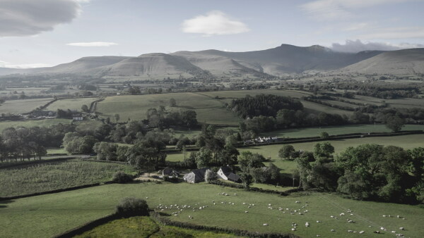 Sanierung und Neubau von Jones Architects in Wales