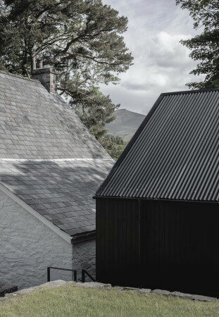 Sanierung und Neubau von Jones Architects in Wales