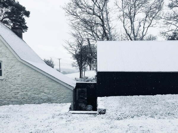 Sanierung und Neubau von Jones Architects in Wales