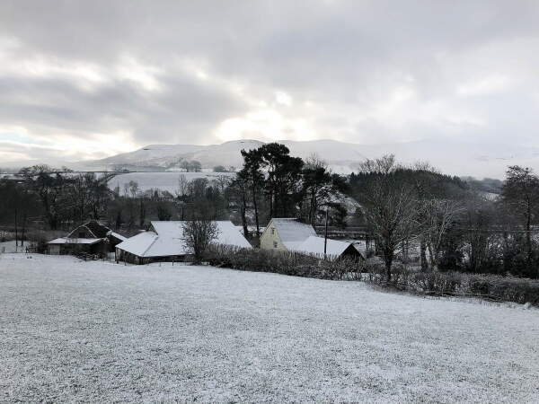 Sanierung und Neubau von Jones Architects in Wales