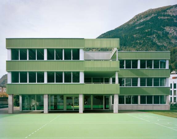Schulgebäude in Naters von Office Oblique