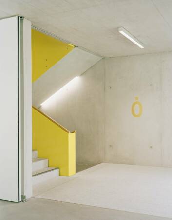 Schulgebude in Naters von Office Oblique