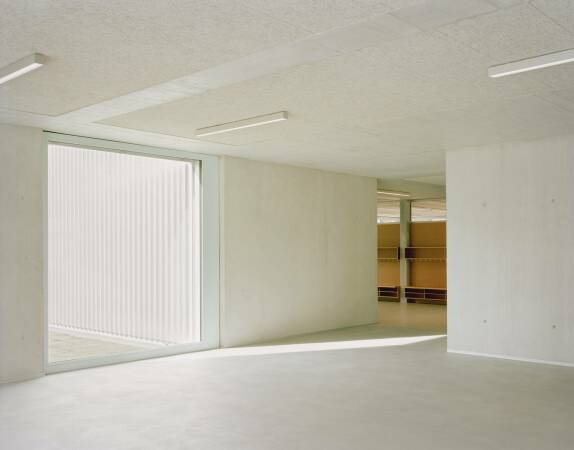 Schulgebude in Naters von Office Oblique