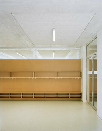 Schulgebude in Naters von Office Oblique